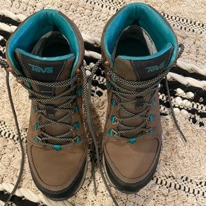 Teva Montara mid event hiking boots